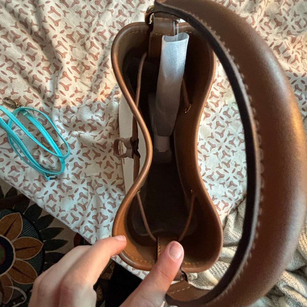 Michael Kors Tan and Cream Shoulder Bag - Picture 3 of 3